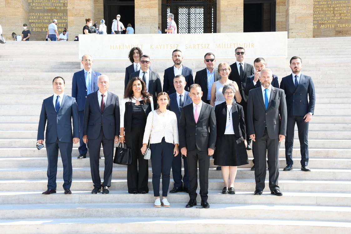 Eğitim ve Bilimin Işığında Daima İleriye